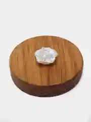 Белый полубусины фигурные Роза