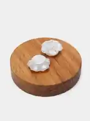 Белый полубусины фигурные Роза