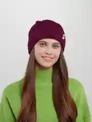 Багровый шапка женская, вязаная