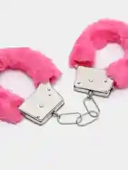 Розовый наручники