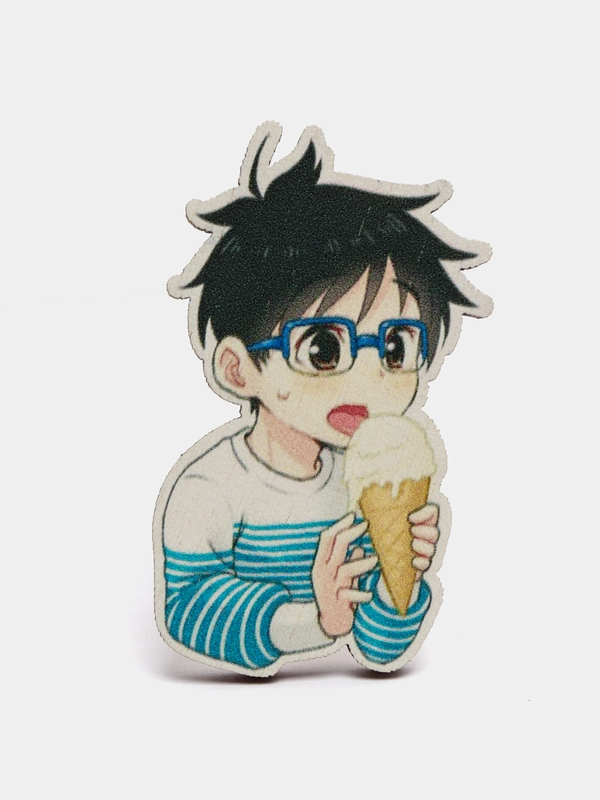 Значок деревянный по аниме "Юри на льду / Yuri on Ice"