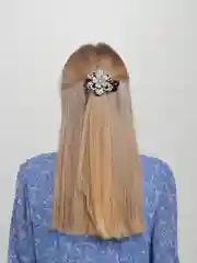 Белый краб-заколка для волос