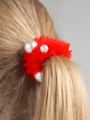 Красный резинка для волос меховая с жемчужинами