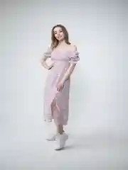 Белый платье с боковым разрезом, длина миди
