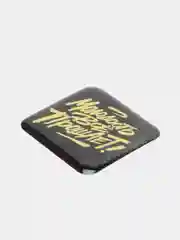 Багровый 3d наклейка-стикер на телефон: молодость все прощает, доберман, заяц