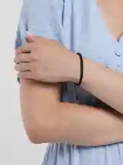 Черный браслет из бисера