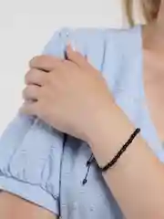 Черный браслет из бисера