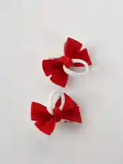 Красный бантик на резинке с голубыми и красными цветами, 2 штуки