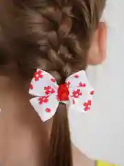 Белый бантик белый в красный цветочек, 2 штуки