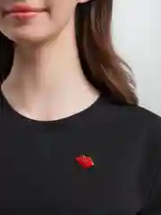 Красный брошь женская "Губки, губы"