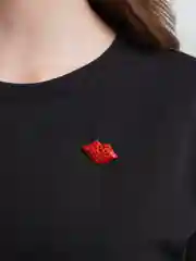 Красный брошь женская "Губки, губы"