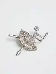 Серебряный брошь женская
