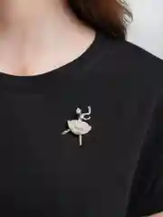 Серебряный брошь женская