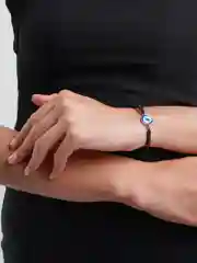 Черный браслет женский на ниточке