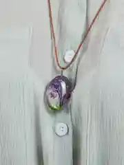 Пурпурный ожерелье на шею, с прозрачным кулоном