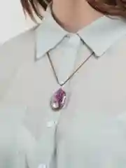 Розовый ожерелье на шею, с прозрачным кулоном