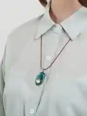 Голубой ожерелье на шею, с прозрачным кулоном