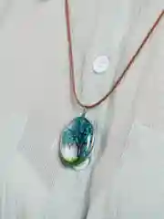 Голубой ожерелье на шею, с прозрачным кулоном
