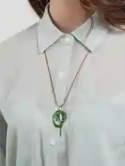 Лесной зеленый ожерелье на шею, с прозрачным кулоном