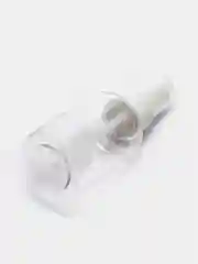 Белый флакон с распылителем для жидкости