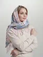 Розовый платок в клетку