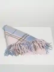 Розовый платок в клетку