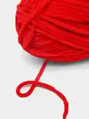 Красный пряжа плюшевая YarnArt "Dolce Baby", 100% микрополиэстер, 50 г, 85 м