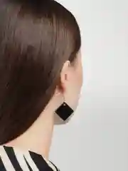 Индиго серьги чёрные с надписями и знаками