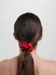 Бордовый резинка для волос, атласная