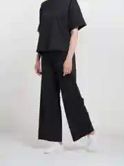 Черный костюм женский, брюки широкие на резинке