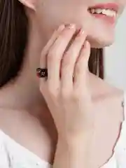 Черный кольца из эпоксидной смолы с камнем