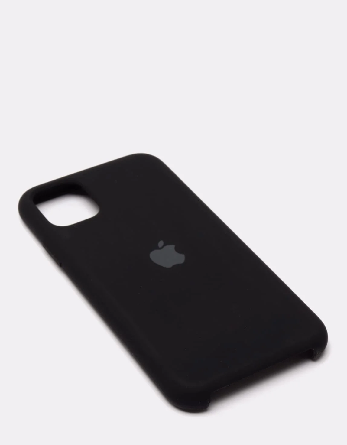 Черный силиконовый защитный чехол на iPhone 11