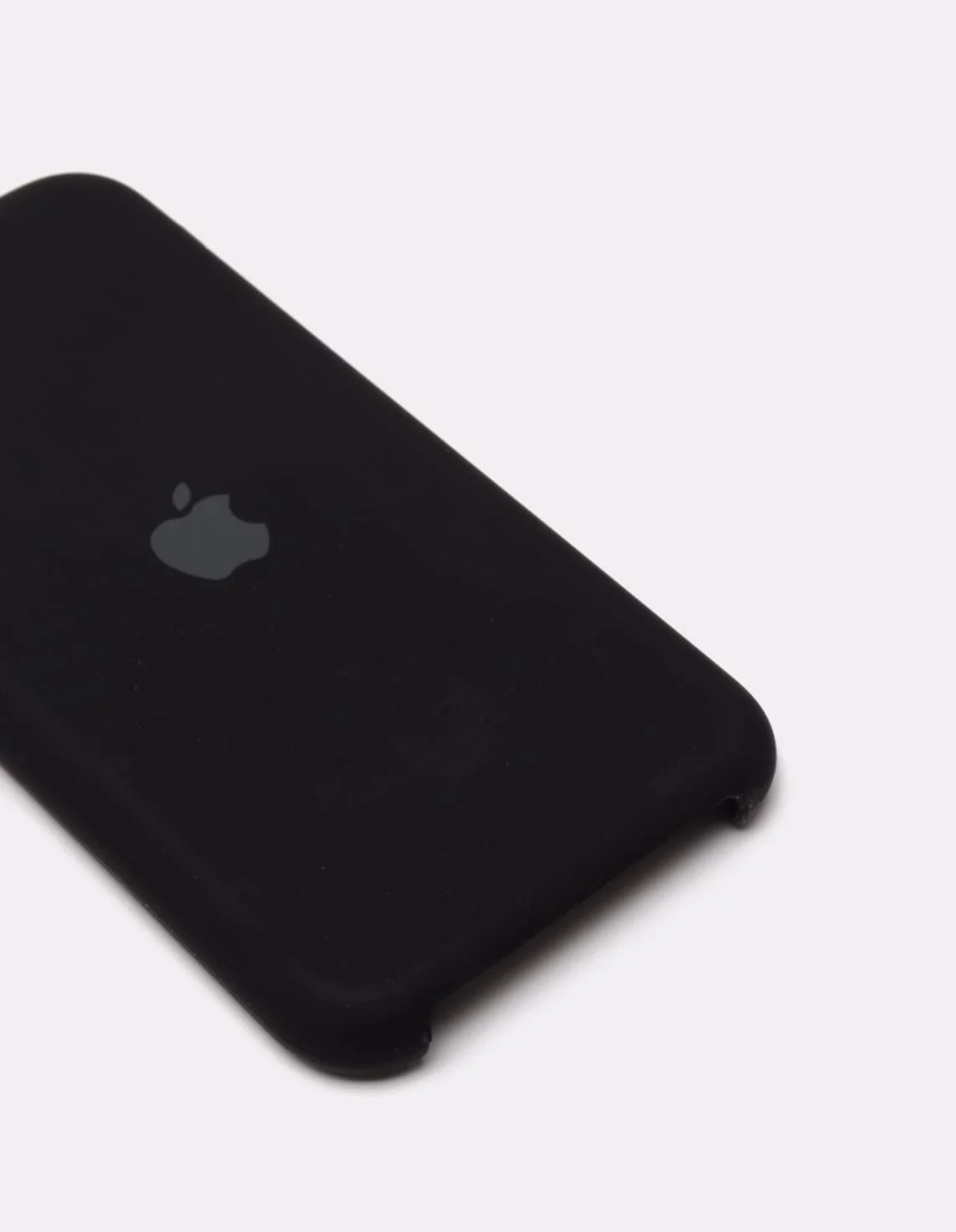 Белый силиконовый защитный чехол на iPhone 11