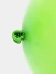 Зеленый воздушный шарик с принтом