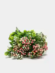 Коралловый букет искусственной зелени