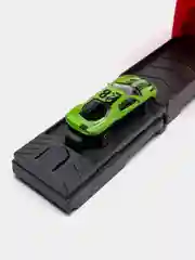 Красный набор игрушечных машинок