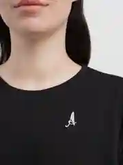 Аметистовый брошь "Буква"