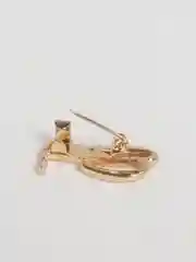 Белый брошь "Буква"