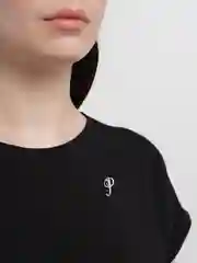 Розовый брошь "Буква"