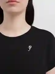 Розовый брошь "Буква"