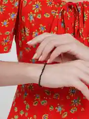 Черный браслет из бисера