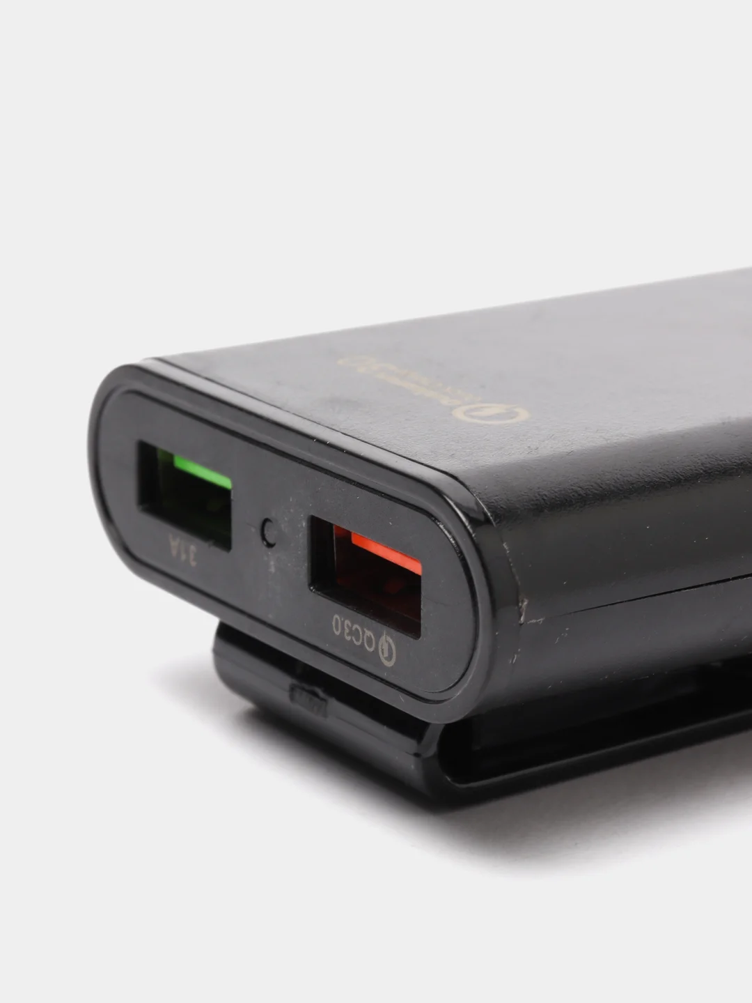 Черный автомобильное зарядное устройство USB с удлинителем 1,6 м, с дополнительными разъемами