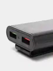 Черный автомобильное зарядное устройство USB с удлинителем 1,6 м, с дополнительными разъемами