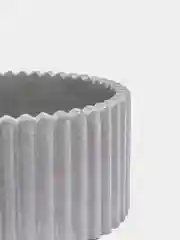 Серый кашпо из гипса