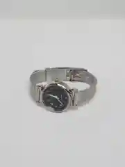 Черный женские наручные часы с металическим ремешком