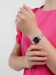 Черный женские наручные часы с металическим ремешком