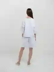 Белый женский костюм, шорты и футболка
