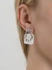 Серьги с пластиковыми вставками серебристые