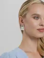 Серьги с пластиковыми вставками серебристые