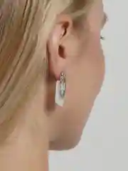 Серьги с пластиковыми вставками серебристые